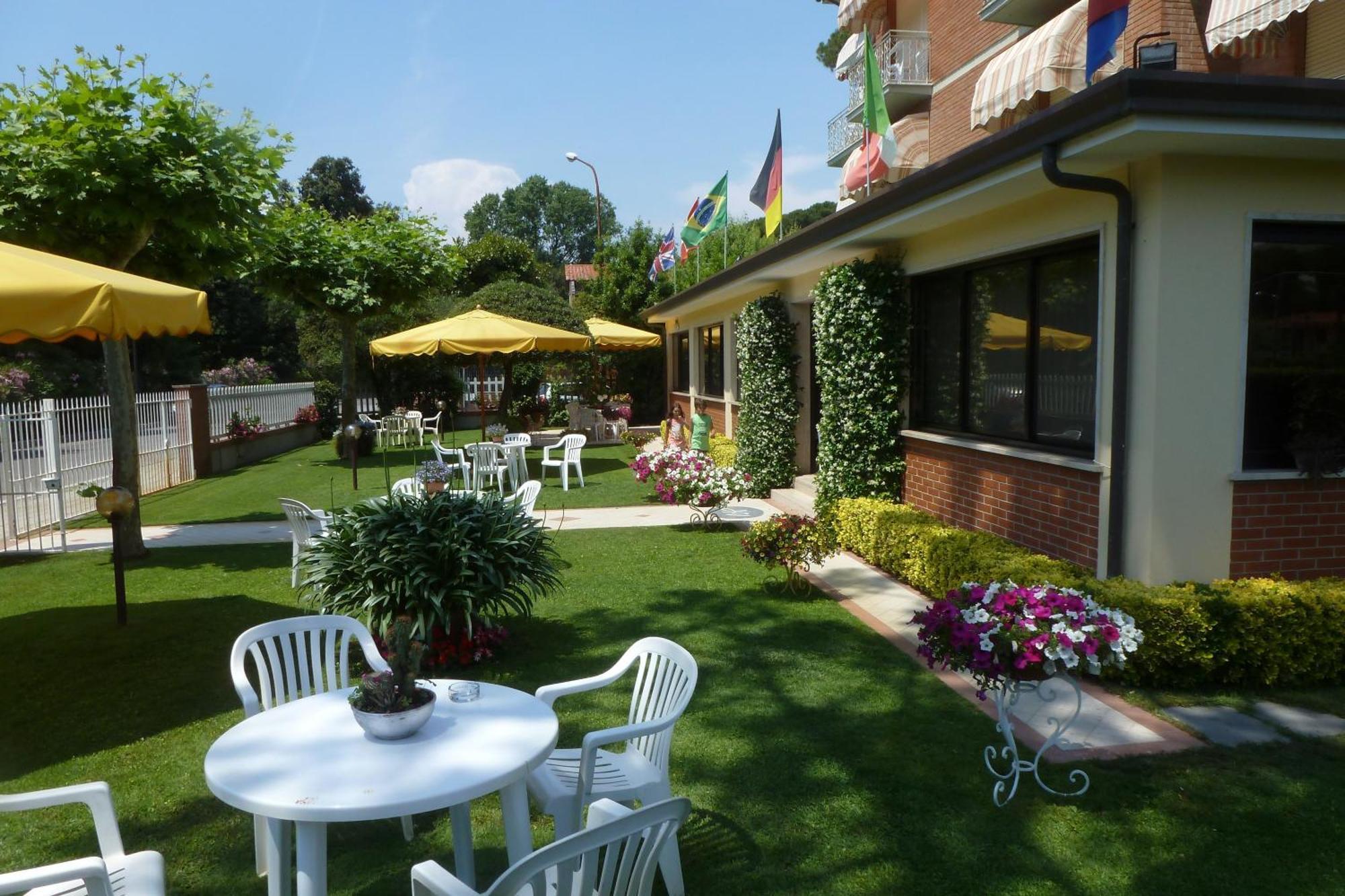 Hotel Versilia Lido di Camaiore Kültér fotó