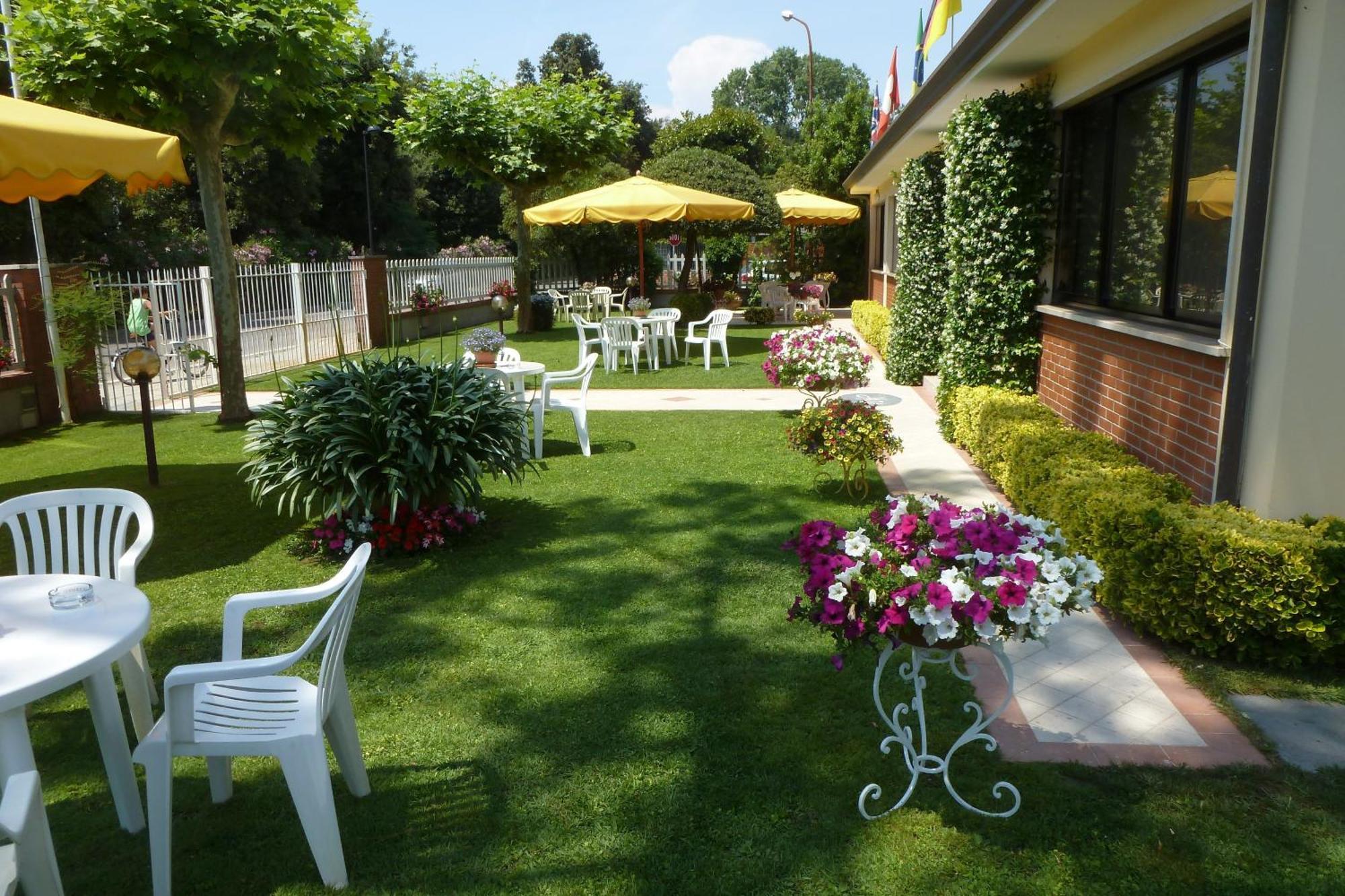 Hotel Versilia Lido di Camaiore Kültér fotó
