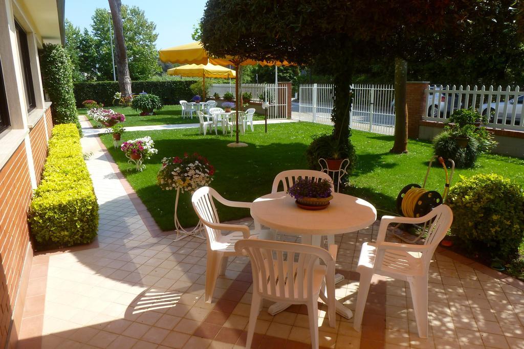Hotel Versilia Lido di Camaiore Kültér fotó