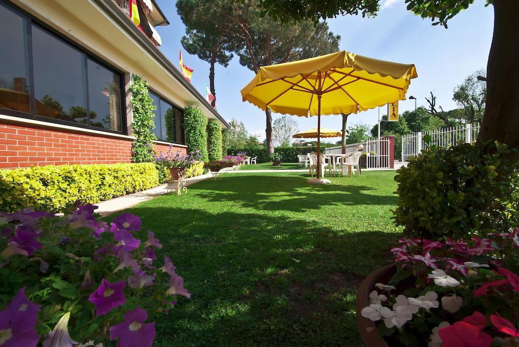 Hotel Versilia Lido di Camaiore Kültér fotó