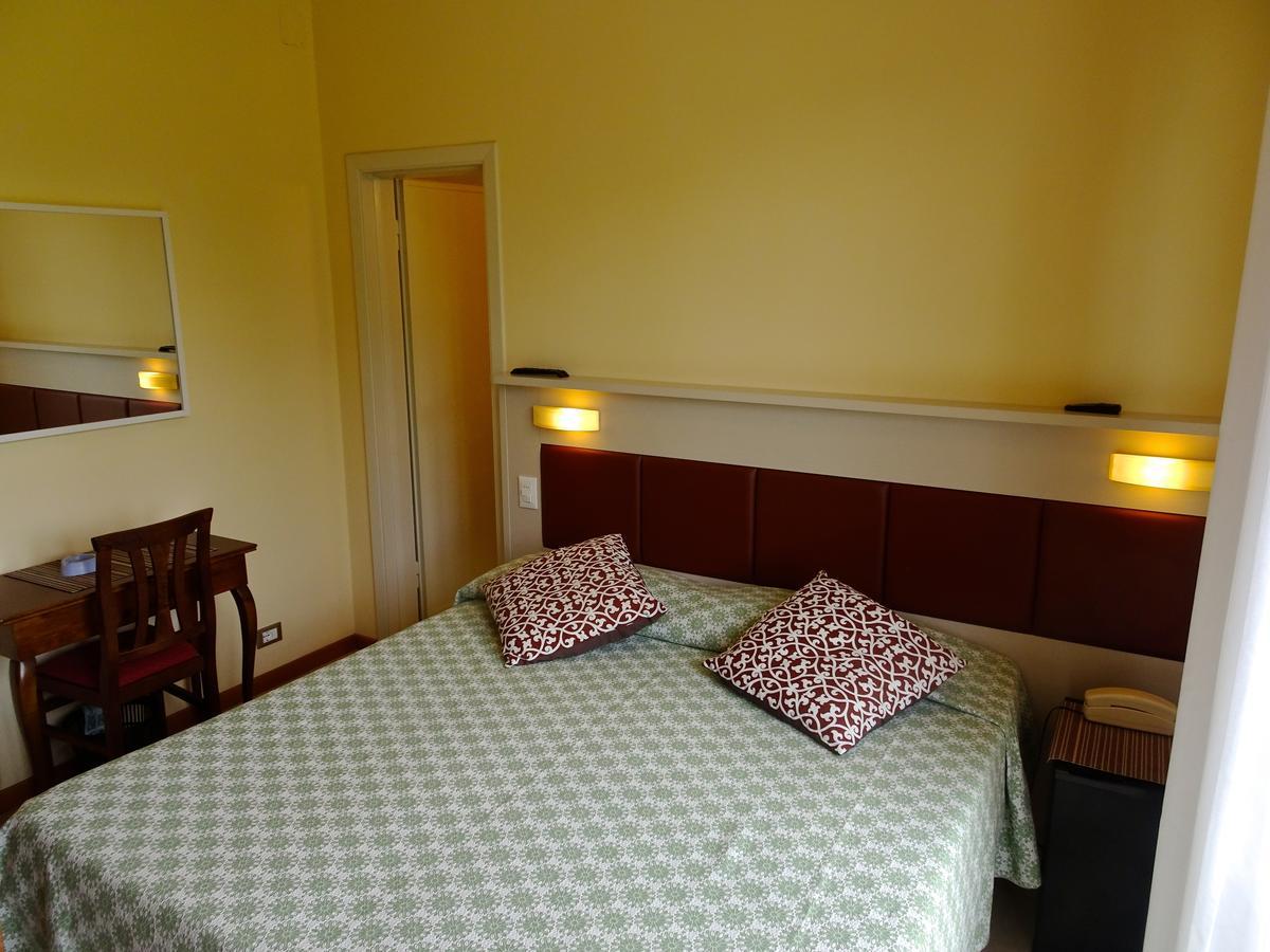 Hotel Versilia Lido di Camaiore Kültér fotó
